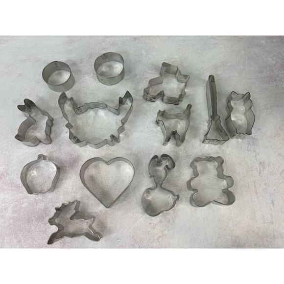Lot of 13‎ variety Cookie Cutters - Picture 1 of 11